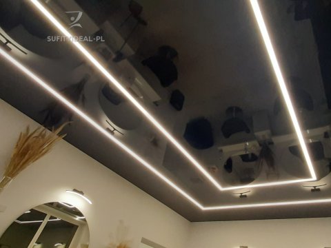 Sufit napinany czarny połysk z liniami LED