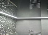 Sufit z LED czarny błyszczący w łazience