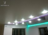 Sufit napinany z LED w sali