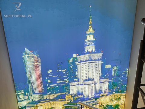 Sufit napinany z UF nadrukiem na schodach