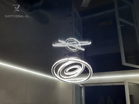 Sufit napinany czarny połysk w salonie