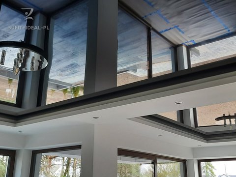 Sufit napinany czarny połysk w salonie (dwa sufity)