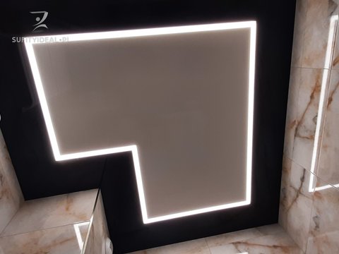 Sufit napinany biały i czarny połysk w łazience