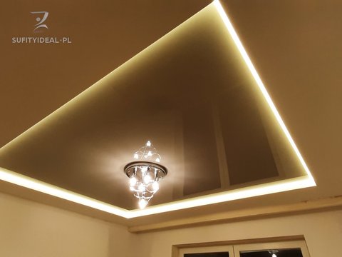 Sufit napinany czarny połysk z liniami LED