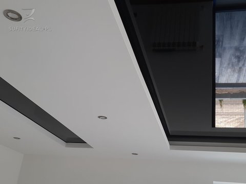 Sufit napinany czarny połysk w salonie (dwa sufity)