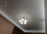 Sufit napinany z LED i żyrandolem
